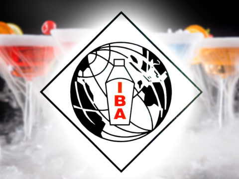 Логотип IBA на фоне коктейлей