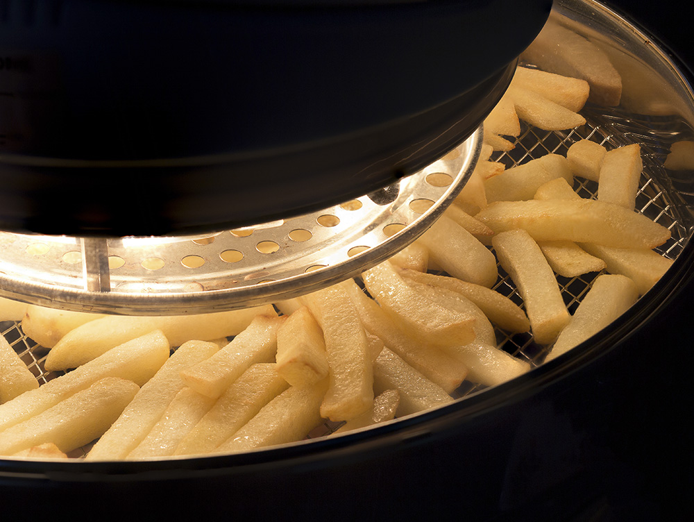 Процесс жарки картошки фри