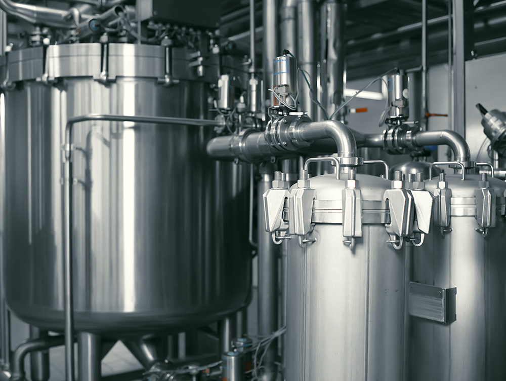 Промышленная система фильтрации пива на пивоварне