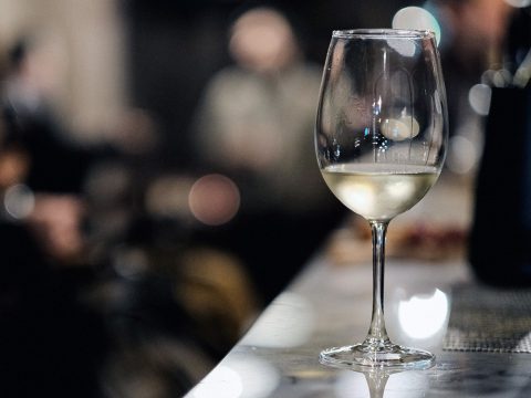 Белое вино: история, особенности, виды и нюансы употребления