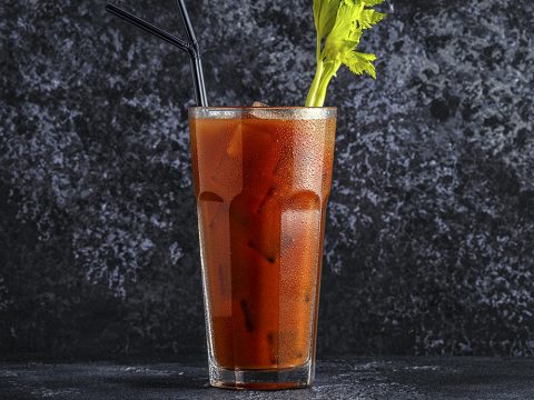 Классический коктейль Кровавая Мэри (Bloody Mary)