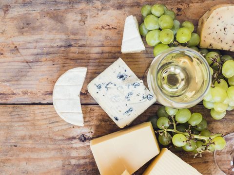 Как подобрать сыр к шампанскому или игристому вину